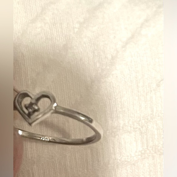 Solitaire accent Diamond heart white gold ring - Picture 8 of 8